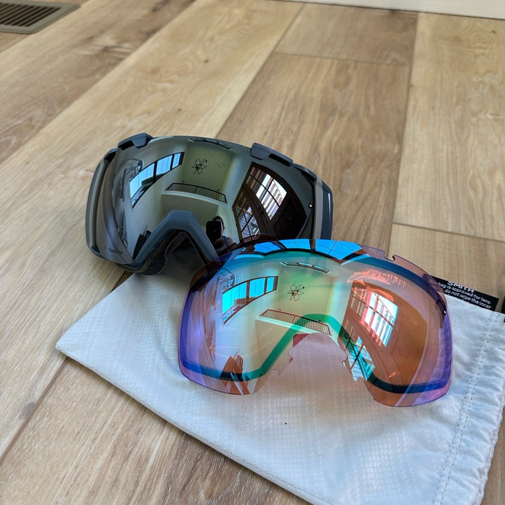 Women’s snow goggles